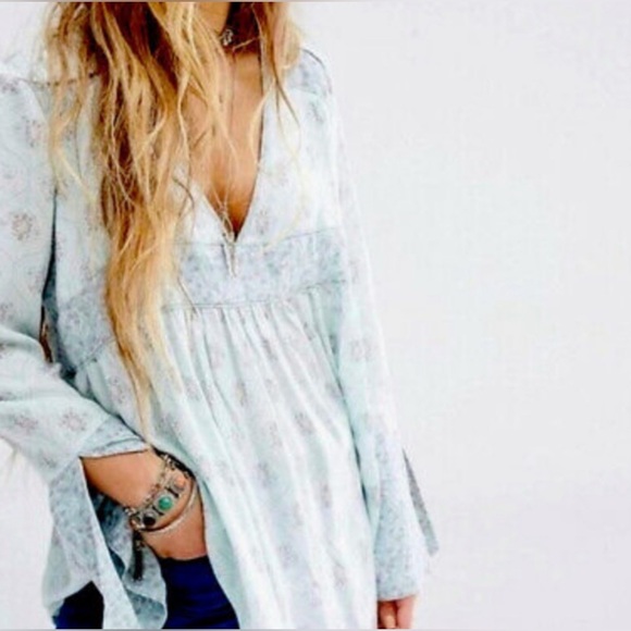Free People Tops - Free People Rolling Hills Print Bell sleeve Boho tunic in Green Comb,Size M